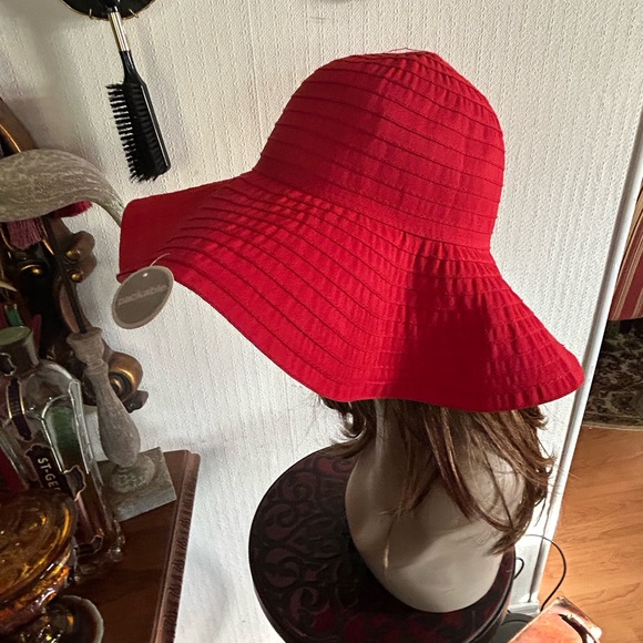Red Floppy Sun Hat - Picture 5 of 7
